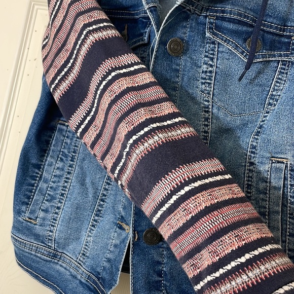 Authentic Denim Jacket with Fleece Hoodie and Sleeves Size Medium - Picture 6 of 6
